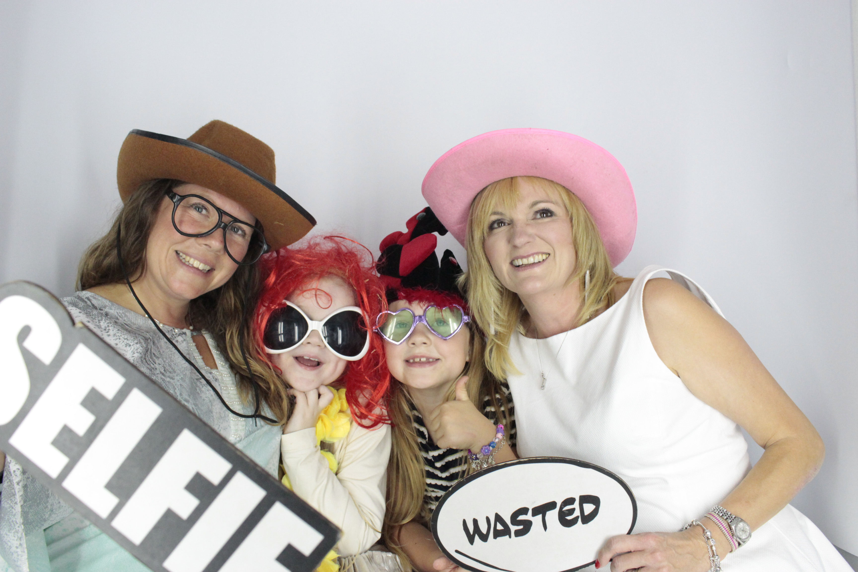 Nadine 40th Birthday  | View more photos from the event at gallery.myphotoboothexperience.co.uk/u/MyPhotoBoothExperienceLtd/Nadine-40th-Birthday